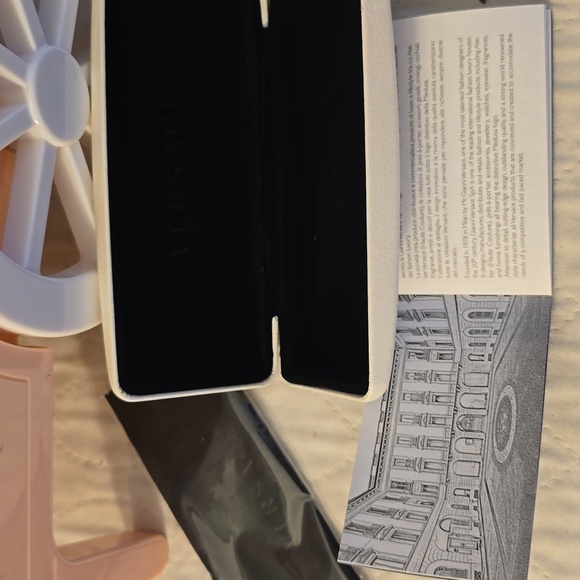 Versace White Empty Sunglasses Case With Booklet & Cleaning Cloth NWOT - Picture 6 of 8